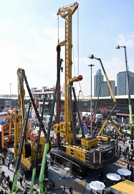 霸榜！徐工再度领跑全球移动式起重机制造商榜单